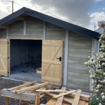 Abri de jardin en béton aspect bois 2 pentes